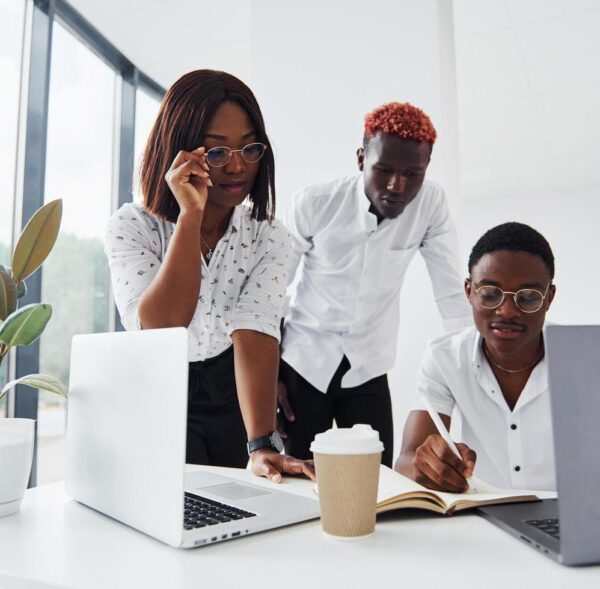 using-same-laptop-for-the-project-group-of-african-american-business-people-working-in-office-together-free-photo